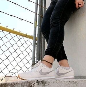 Nike Women's MD Runner 2 | Size 7.5